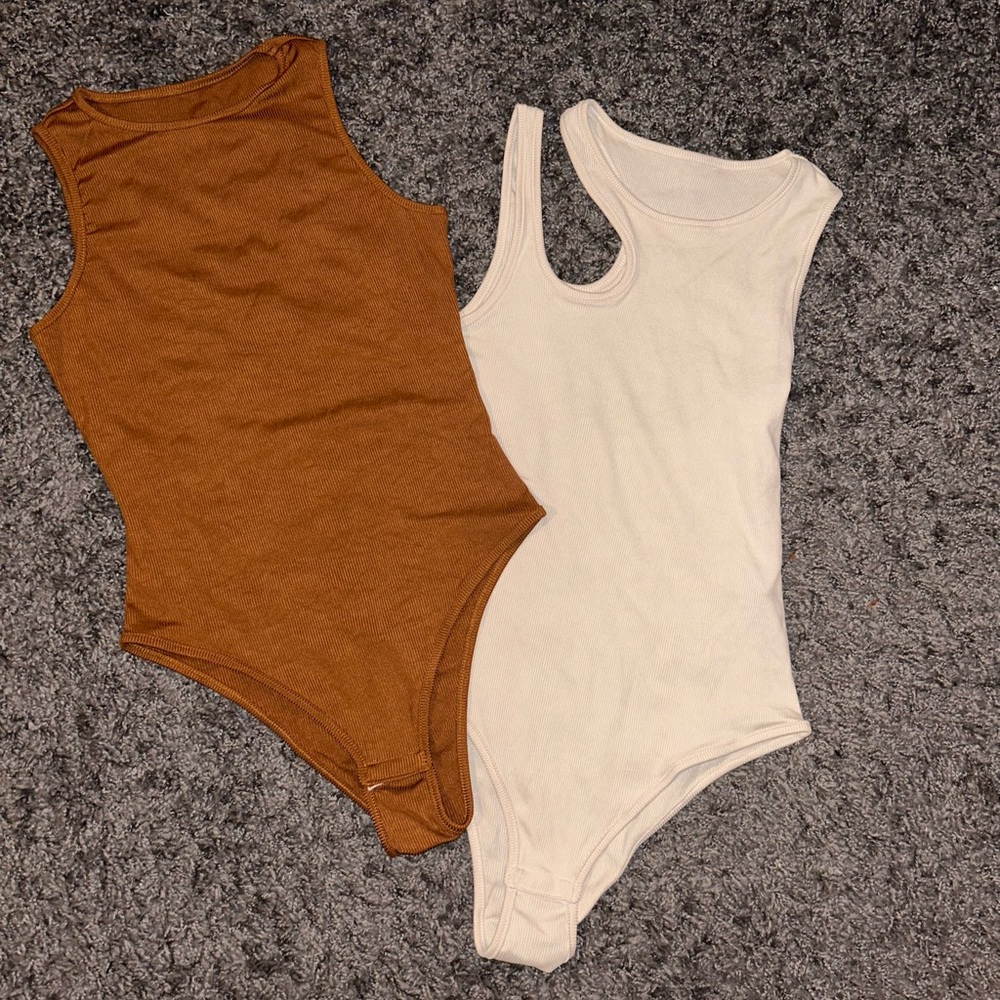 2 bodysuits